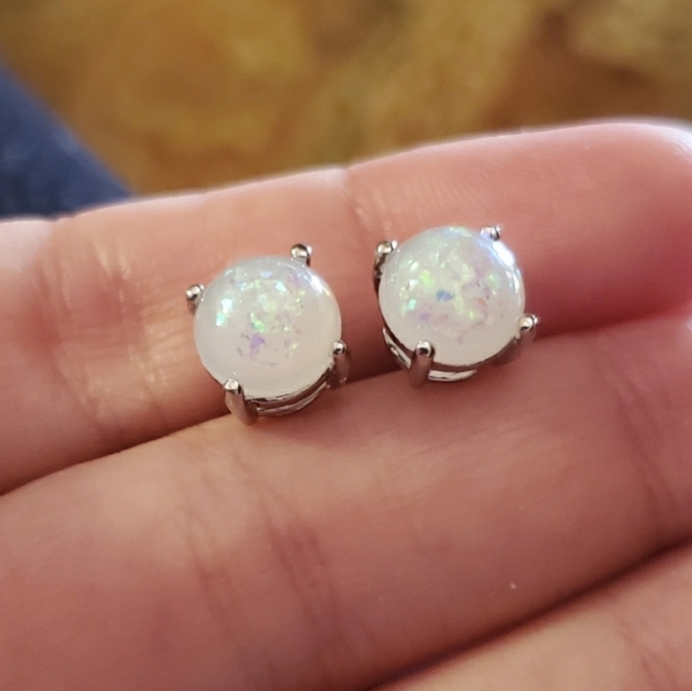 NWOT 8mm White Triplet Opal Stud Earrings - Picture 7 of 16